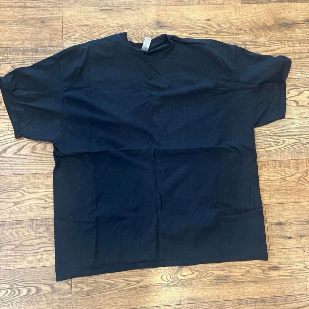 Gildan Men's Black T-shirt